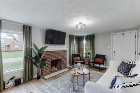 Touchdown Bungalow-Charming HOF Village Home